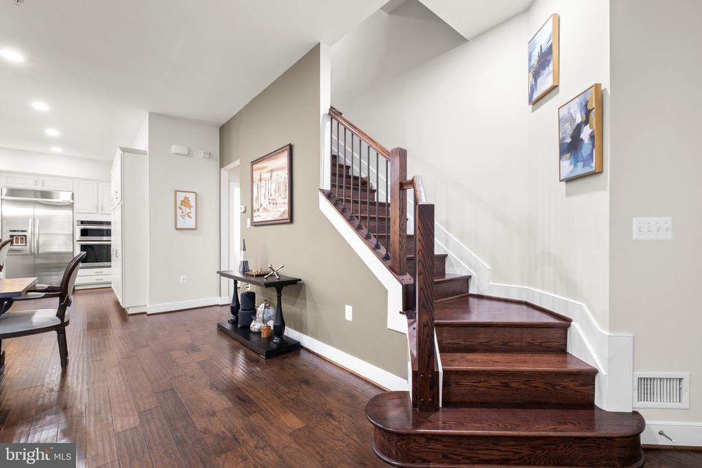 2112 Potomac Ave