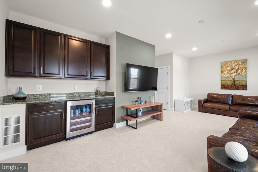 2112 Potomac Ave