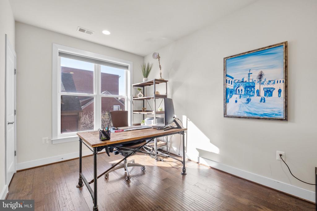 2112 Potomac Ave