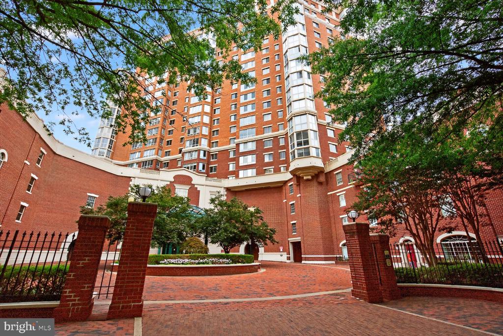 2121 Jamieson Ave #1208