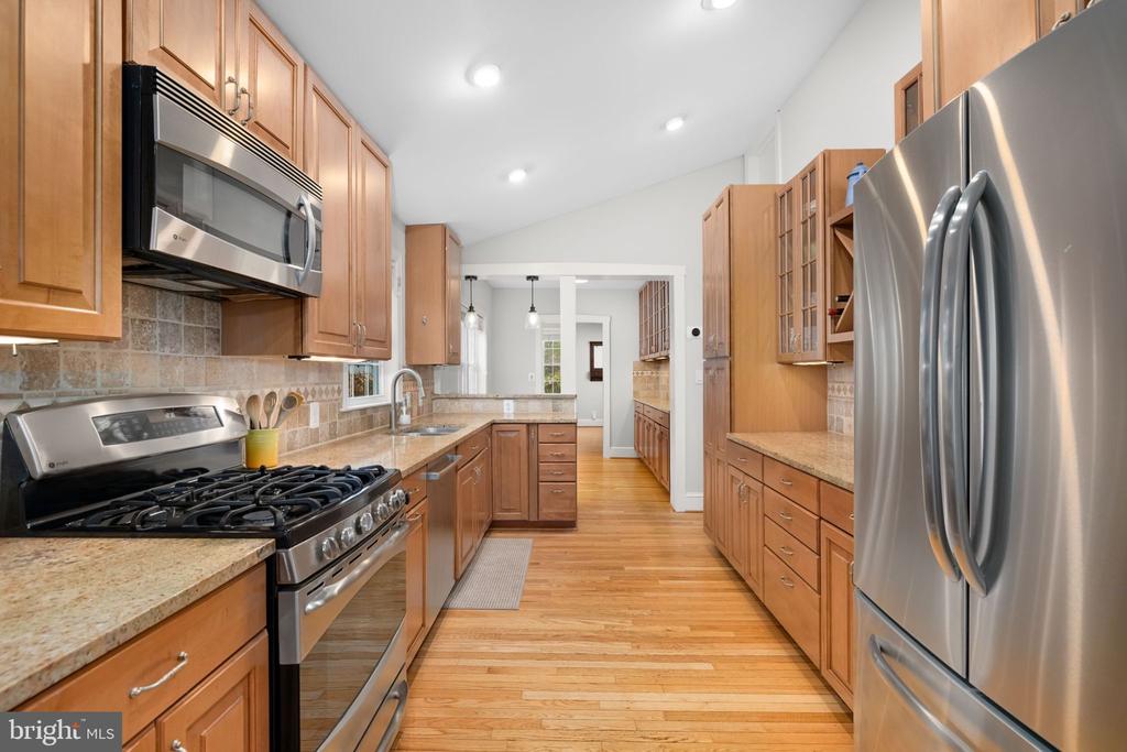 106 E MAPLE STREET