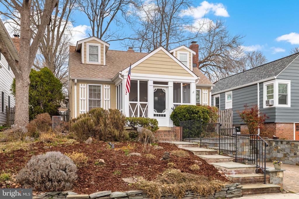 106 E MAPLE STREET