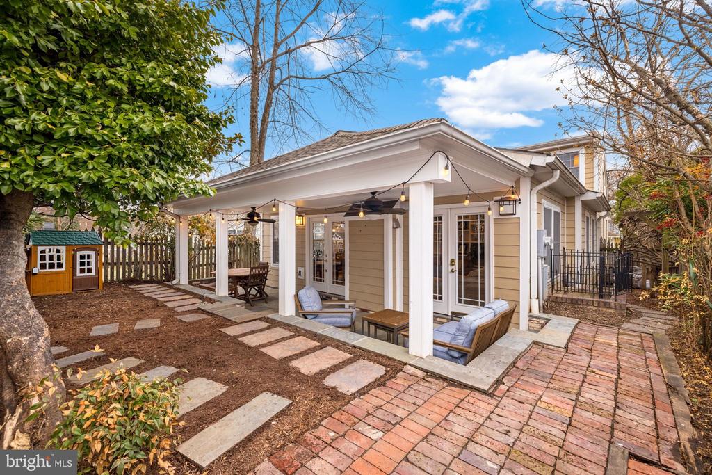 106 E MAPLE STREET