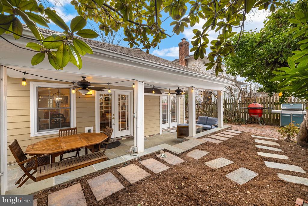 106 E MAPLE STREET