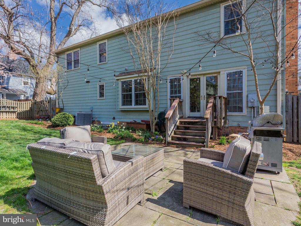 112 E JEFFERSON ST E