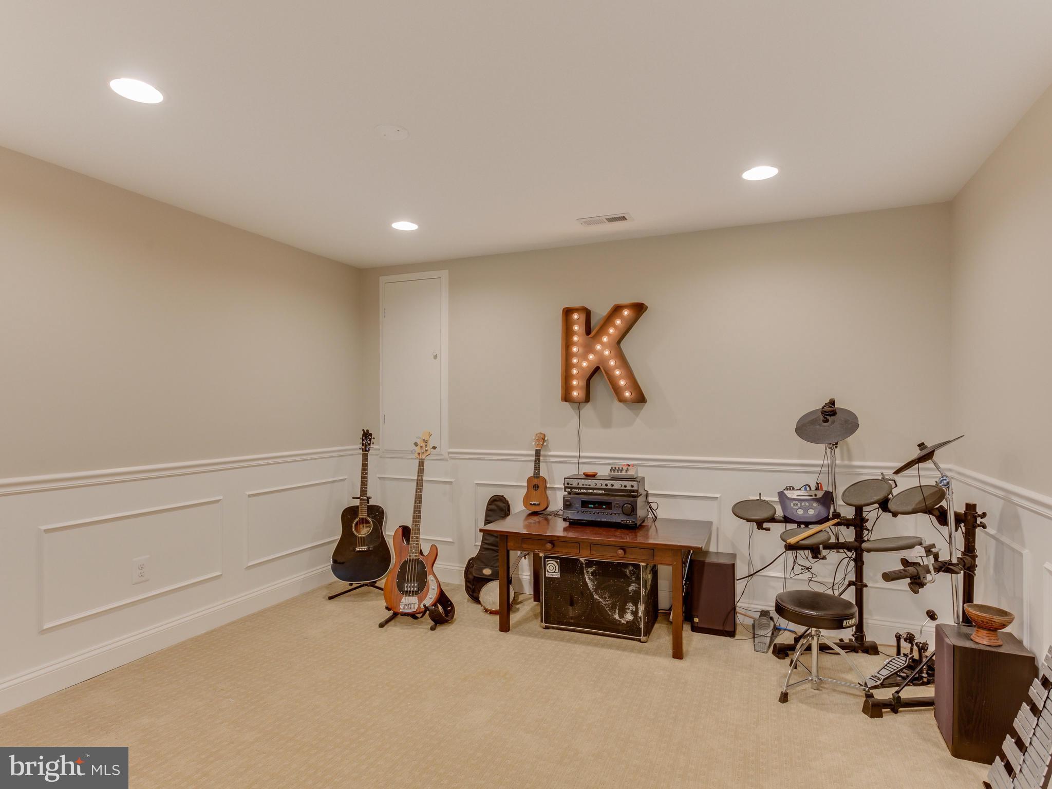 112 E Jefferson St E