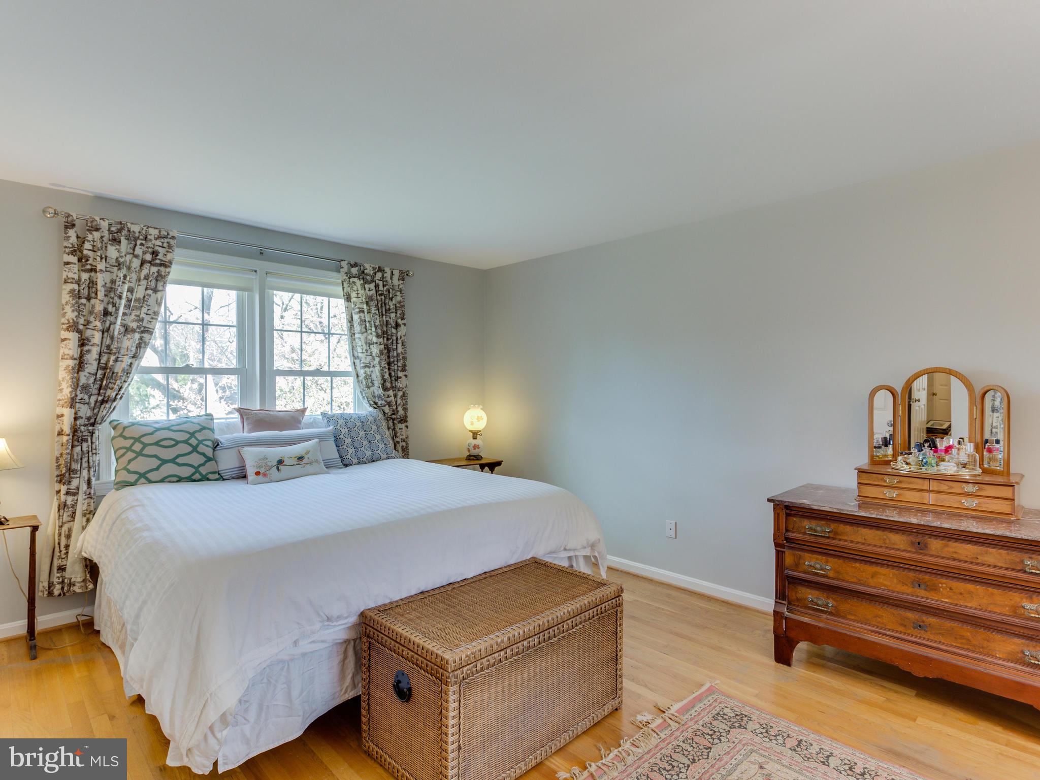 112 E Jefferson St E