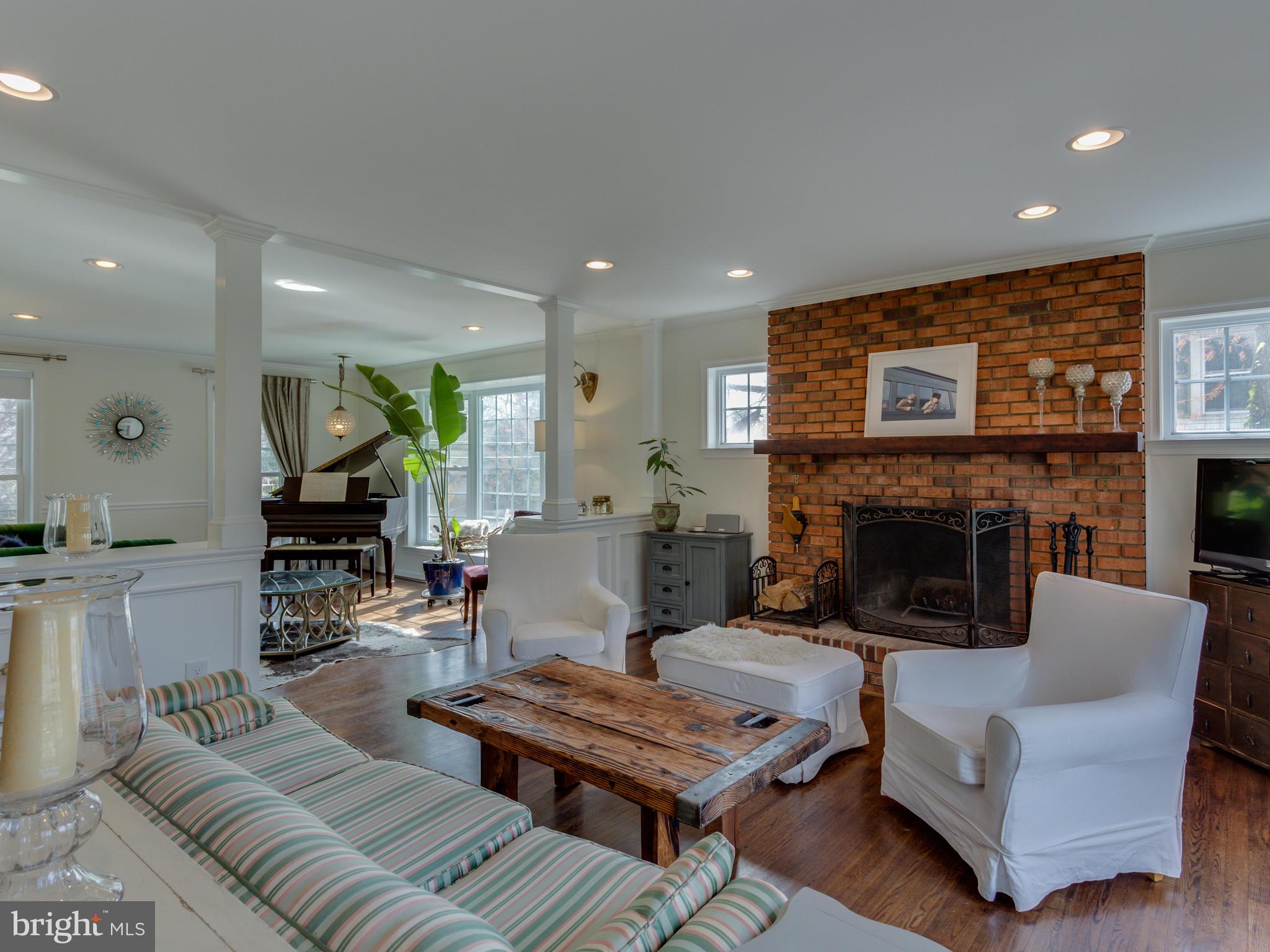 112 E Jefferson St E