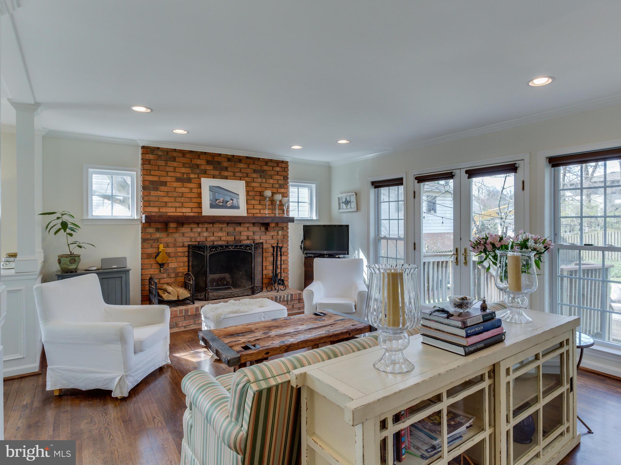 112 E Jefferson St E