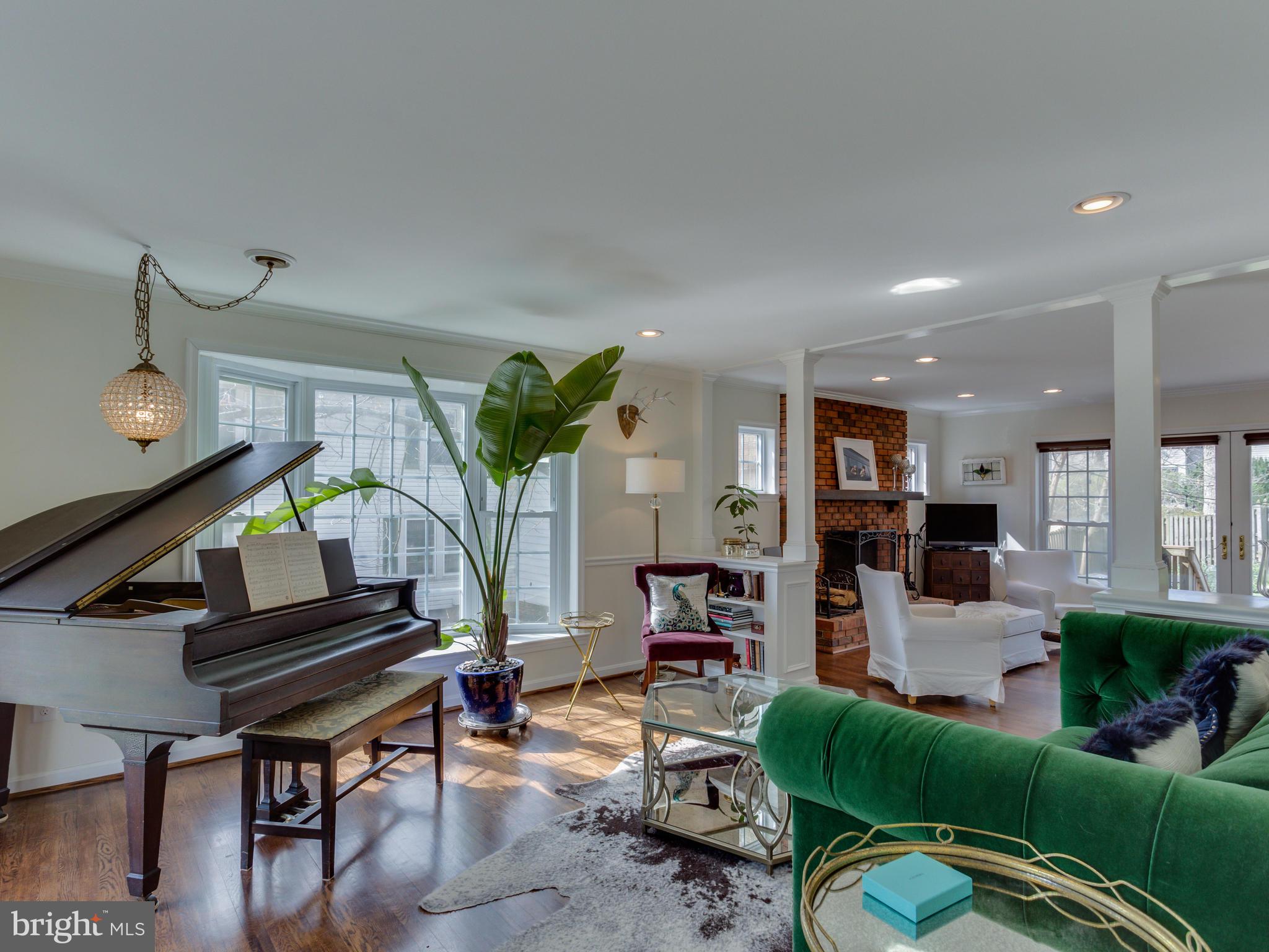 112 E Jefferson St E