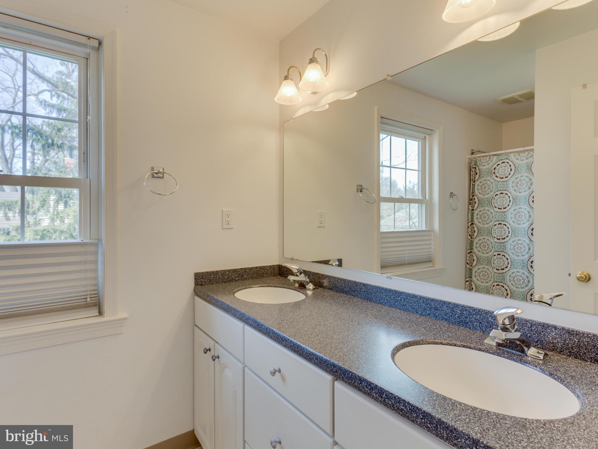 112 E Jefferson St E