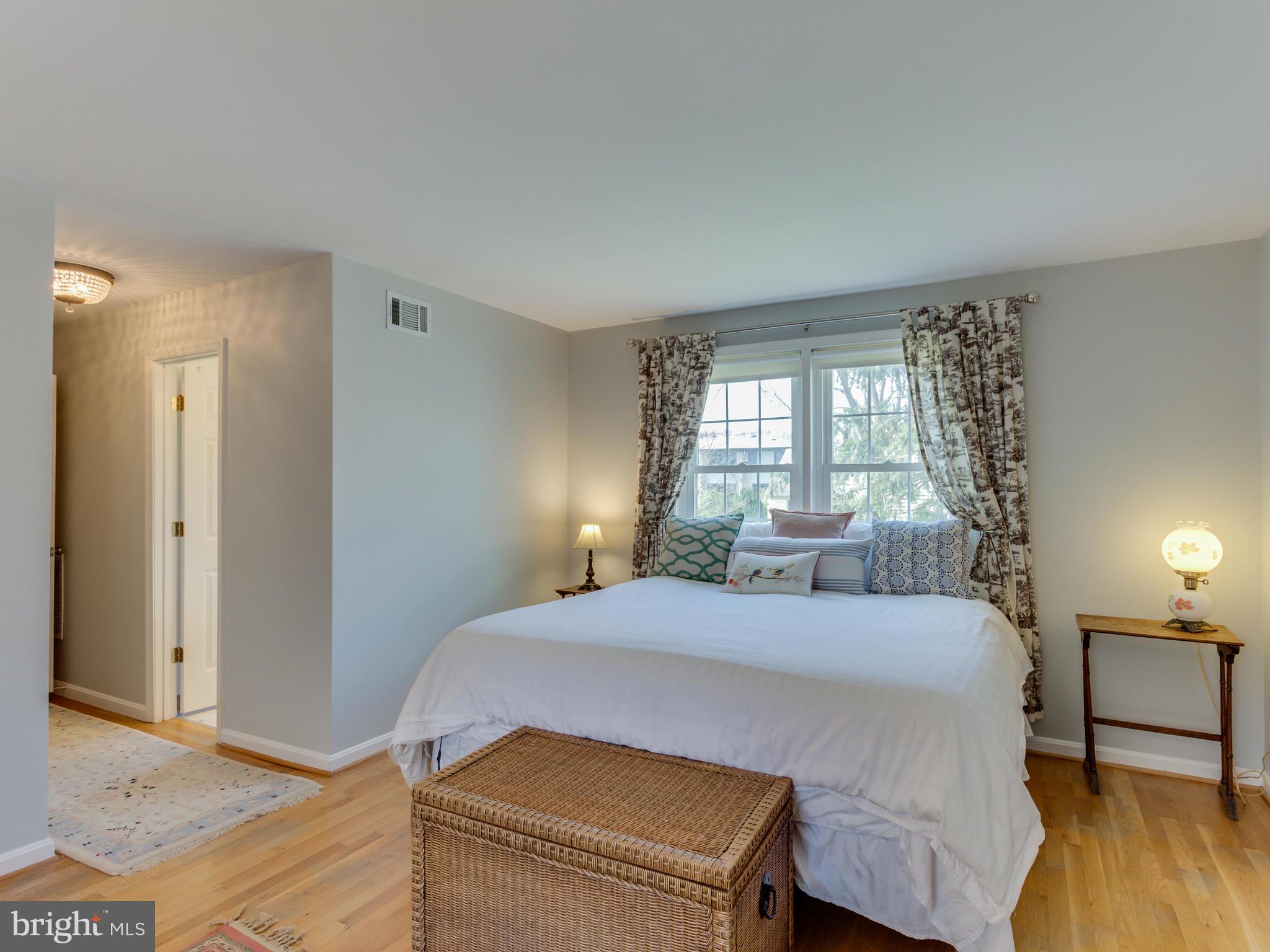 112 E Jefferson St E