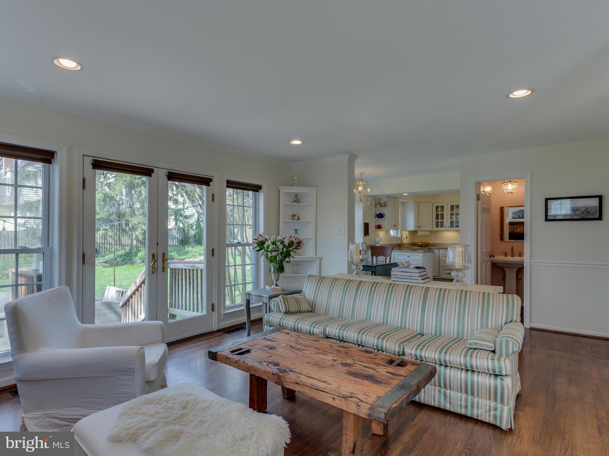 112 E Jefferson St E