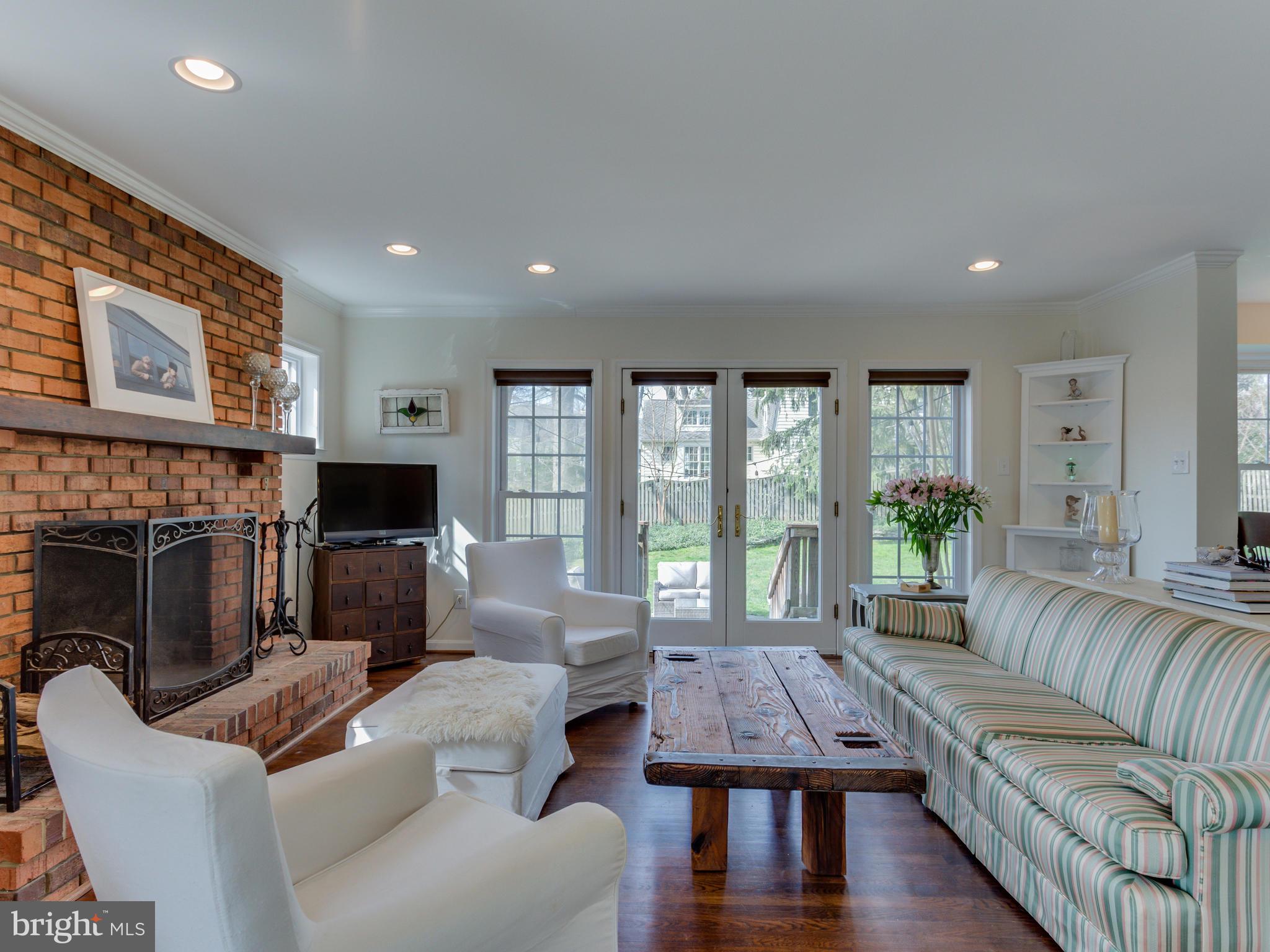 112 E Jefferson St E