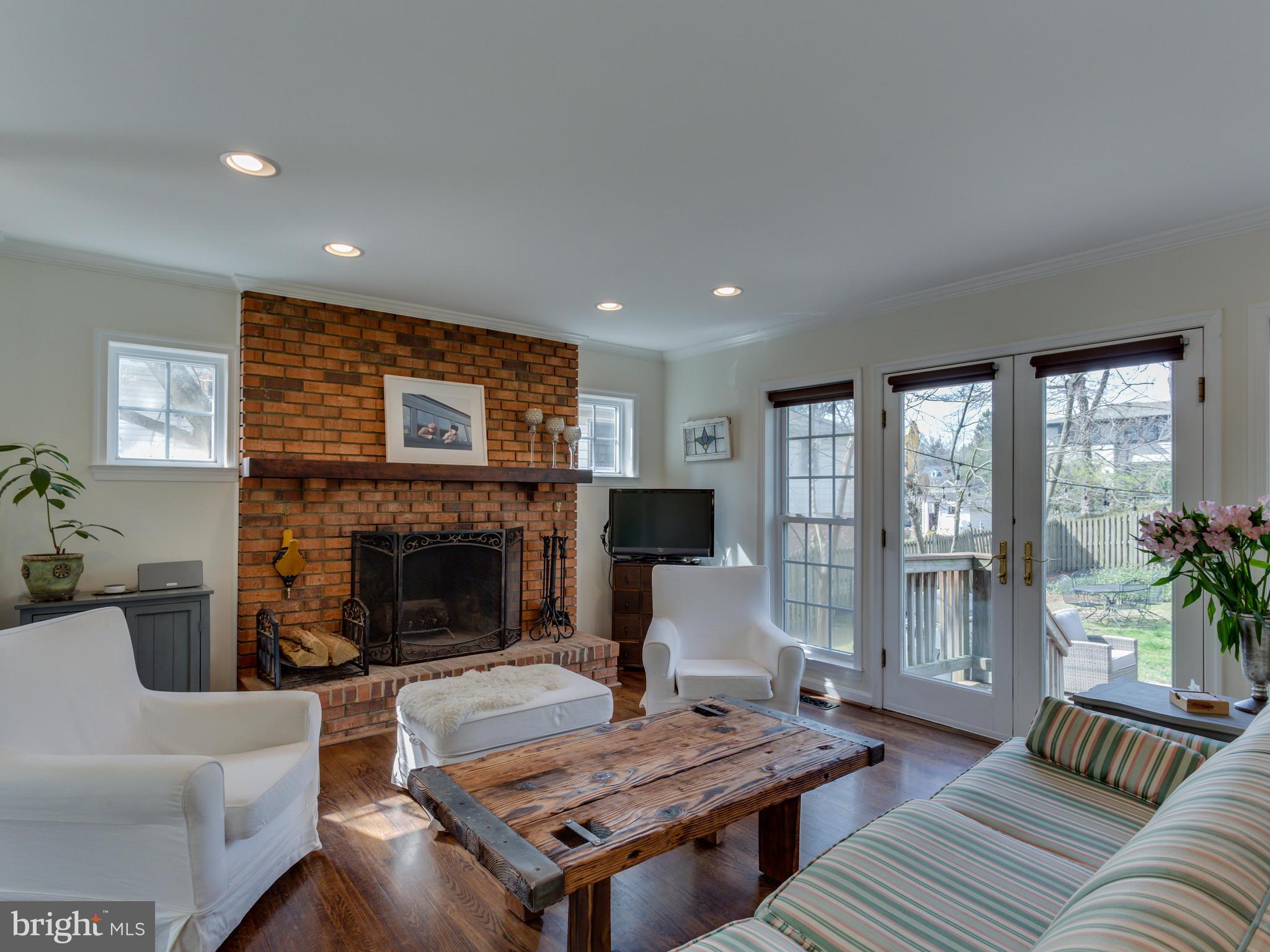 112 E Jefferson St E