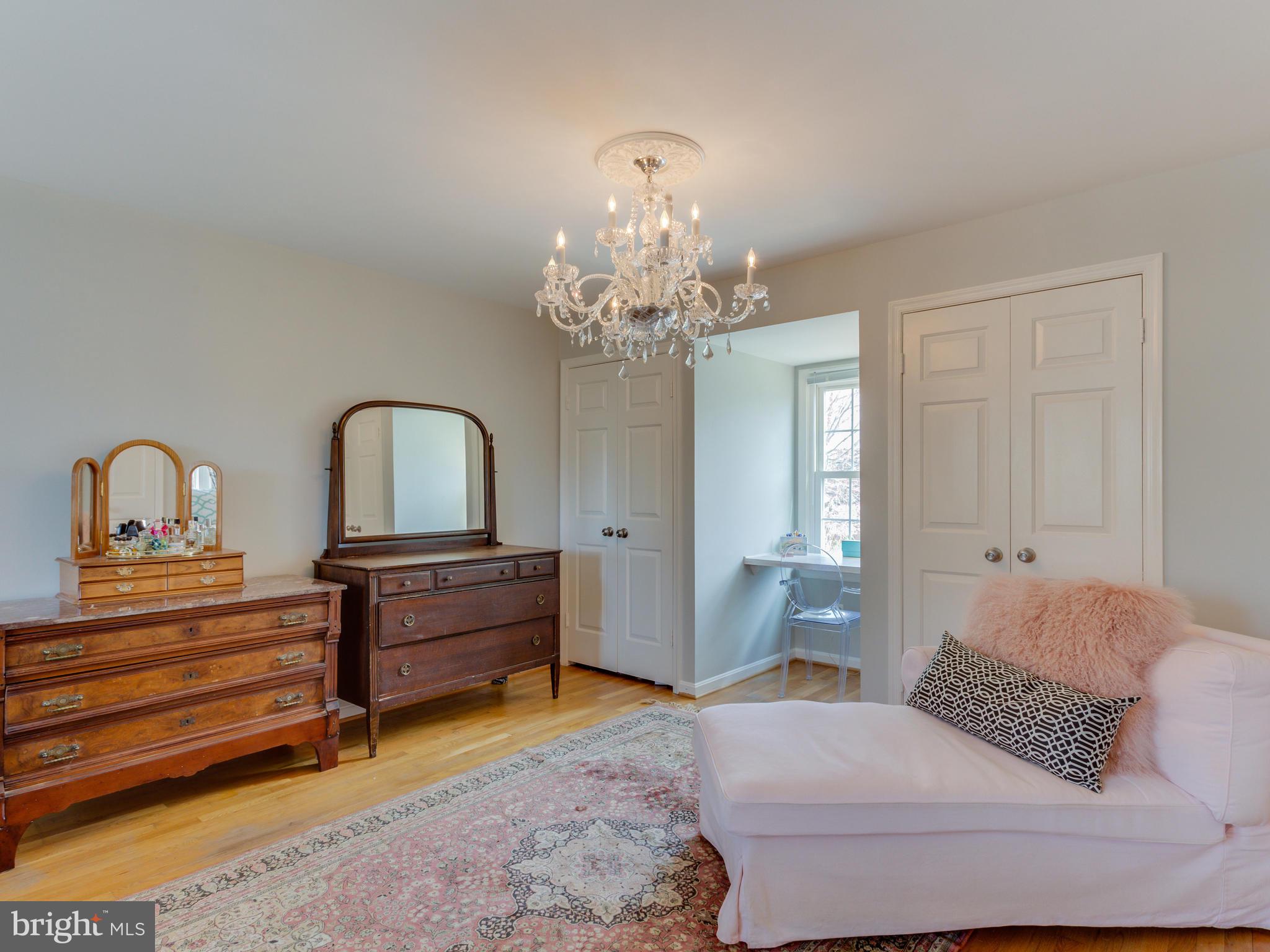 112 E Jefferson St E