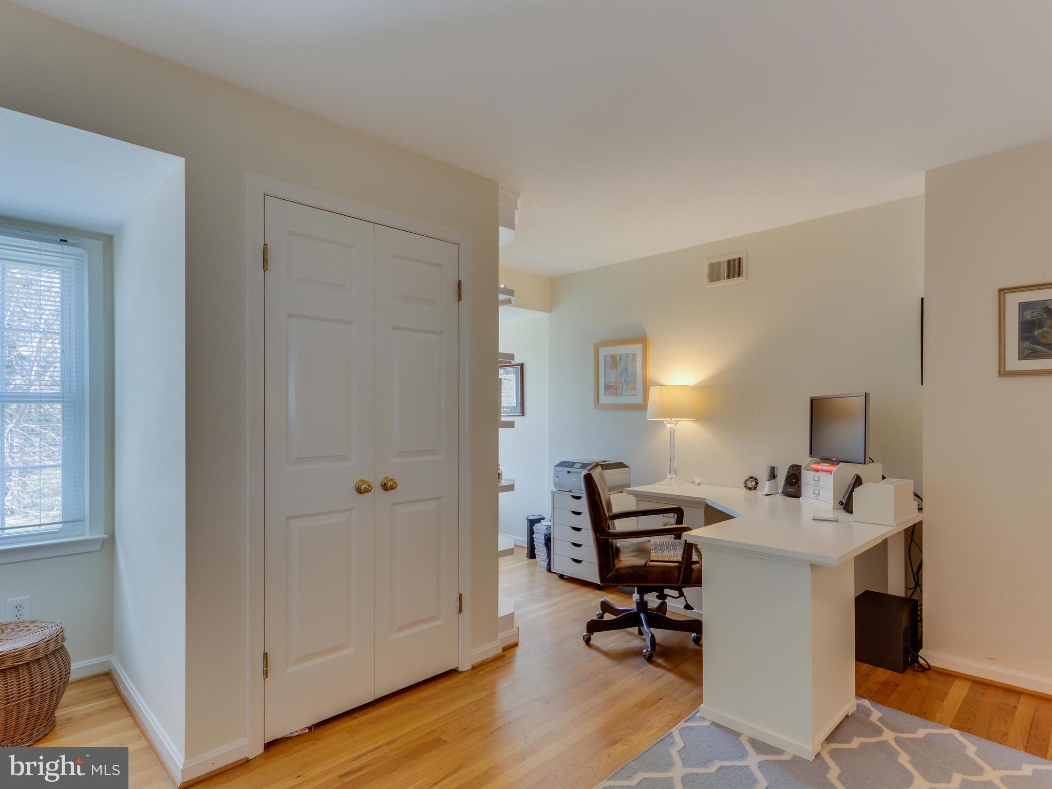 112 E Jefferson St E