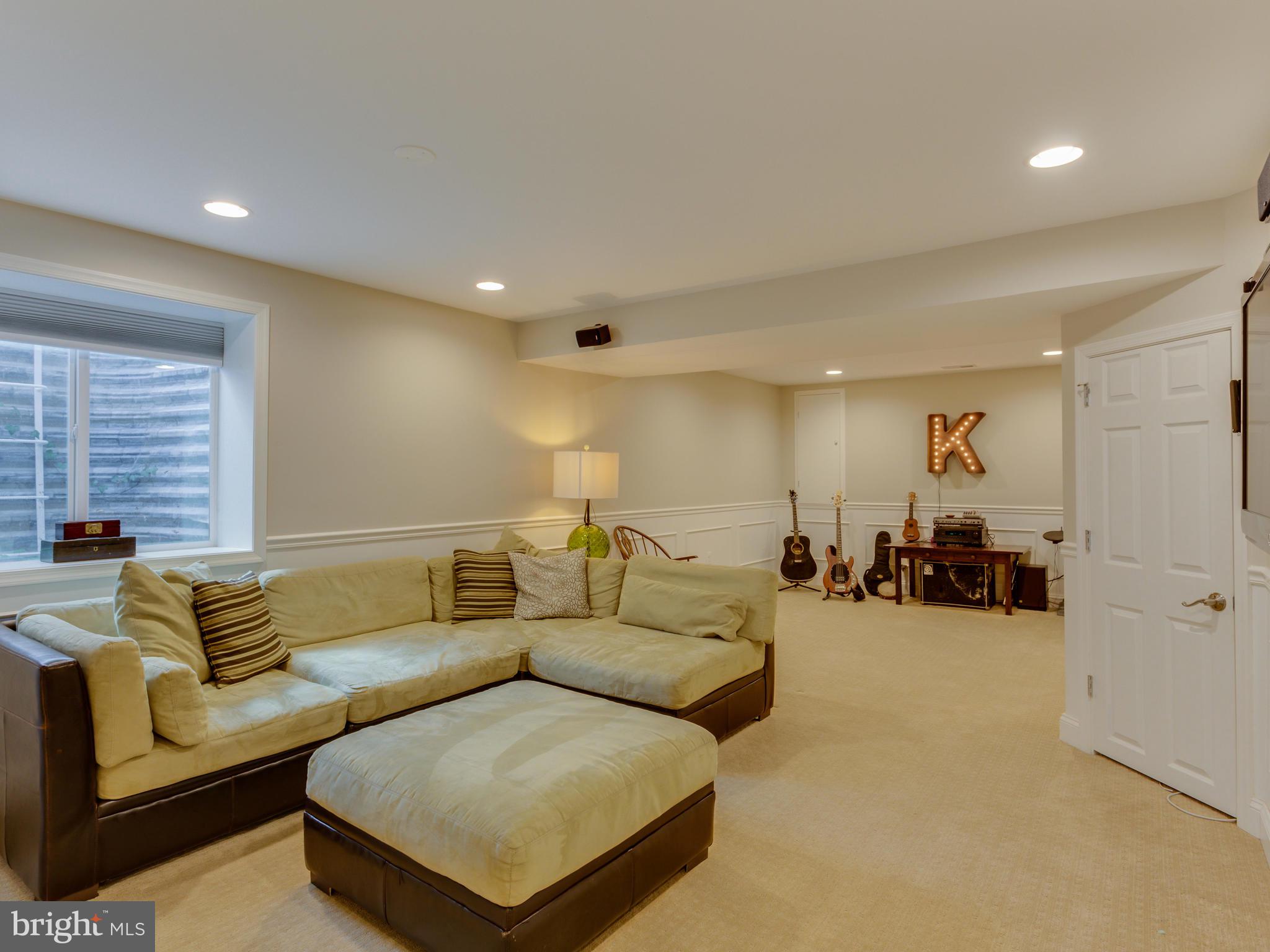 112 E Jefferson St E