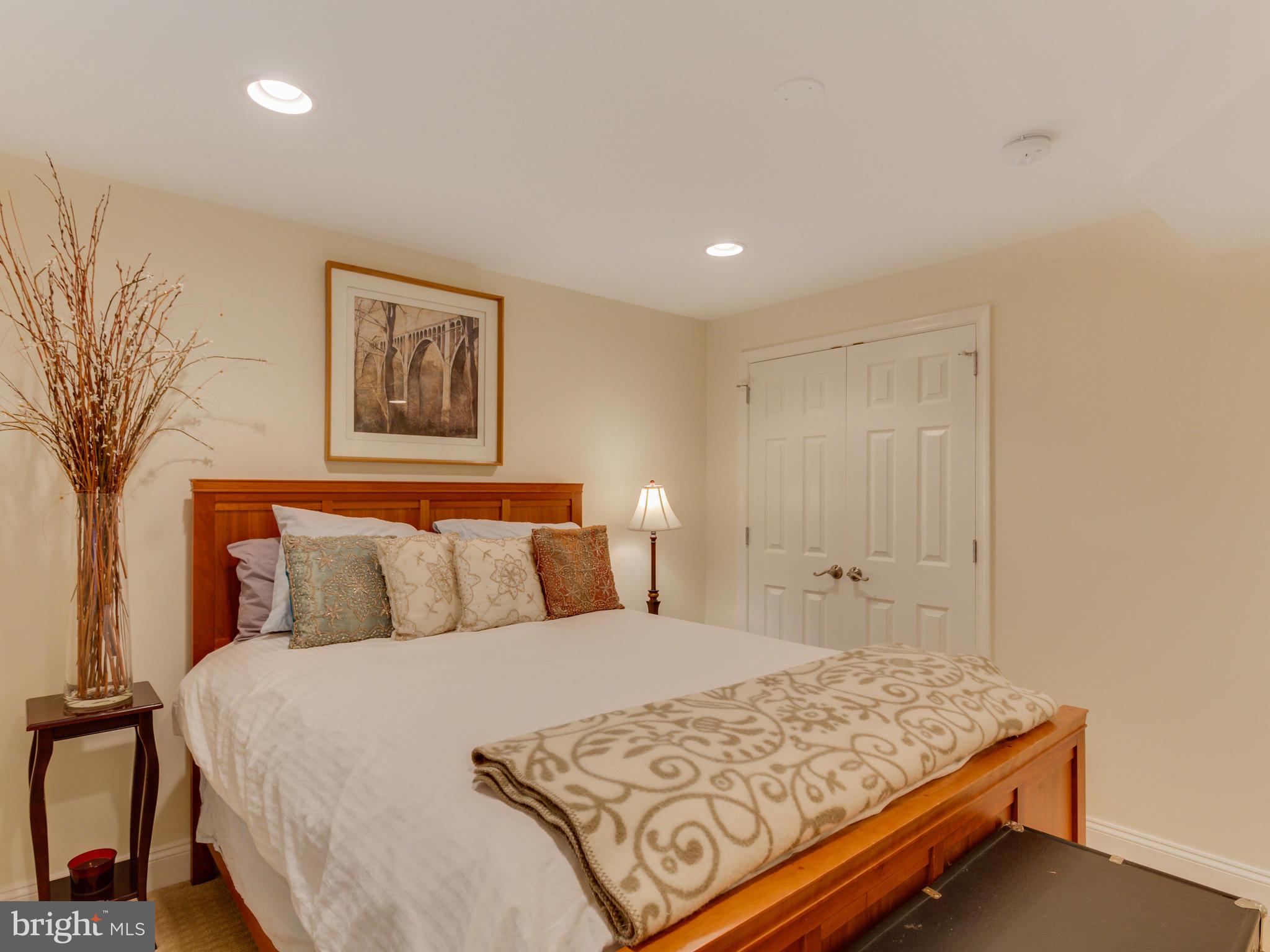 112 E Jefferson St E