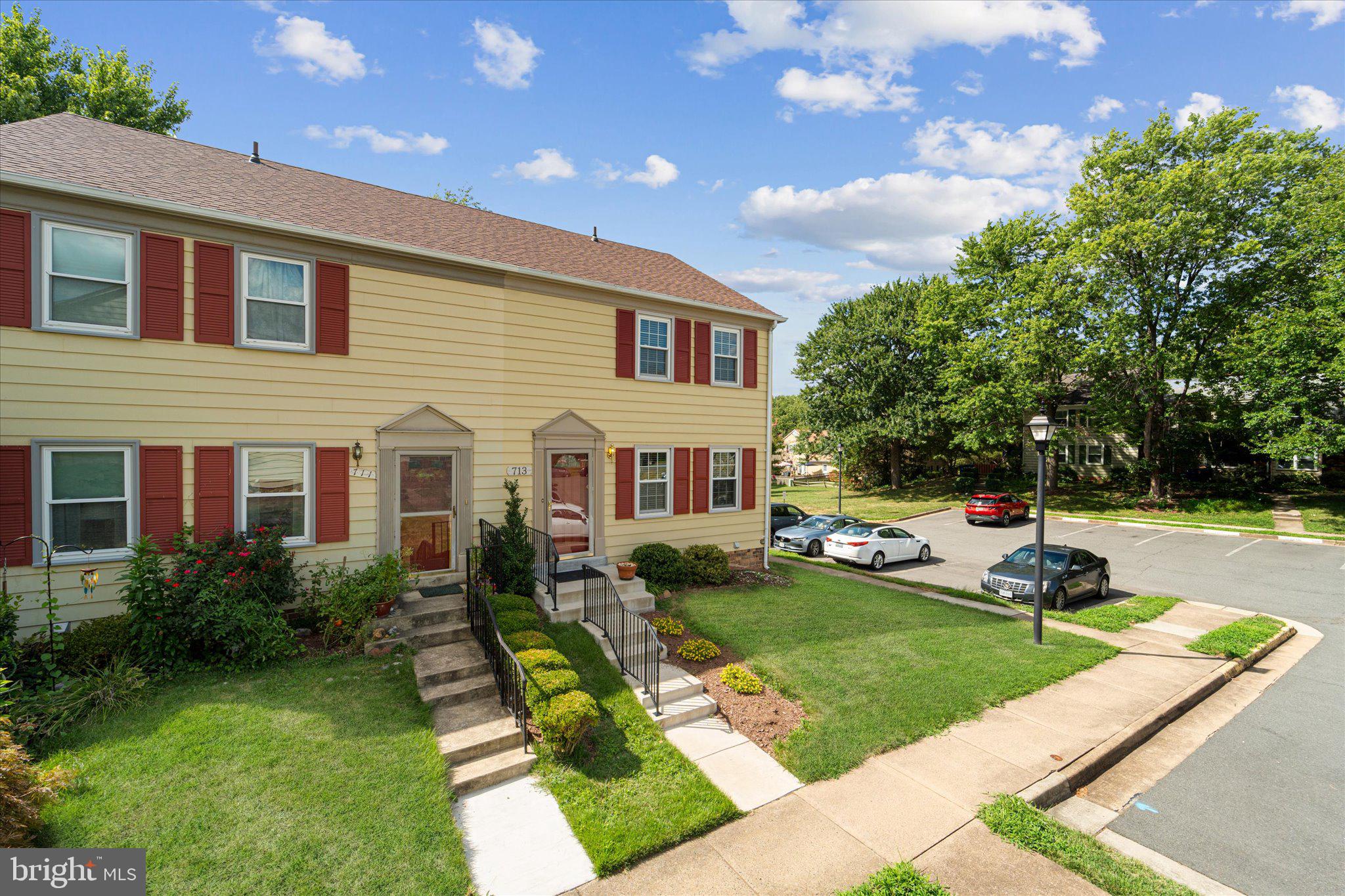 713 Hemlock Ct