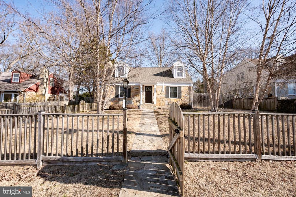 2514 Stone Hedge Dr