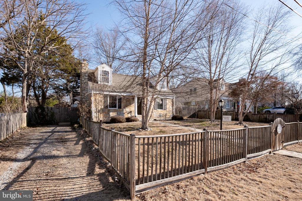 2514 Stone Hedge Dr