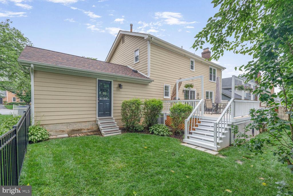 2239 Casemont Dr