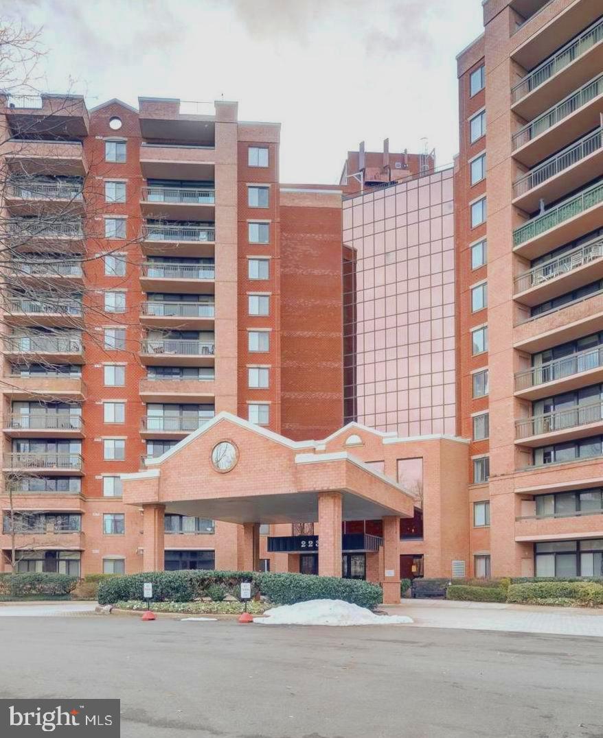 2230 George C Marshall Dr #1127