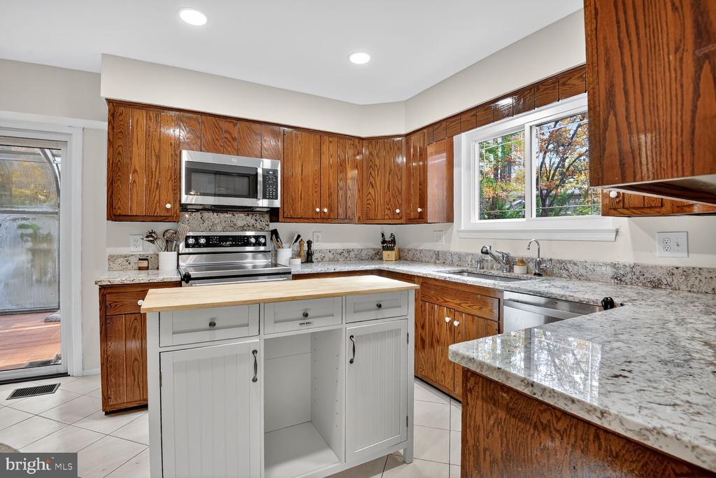 3725 KRYSIA COURT