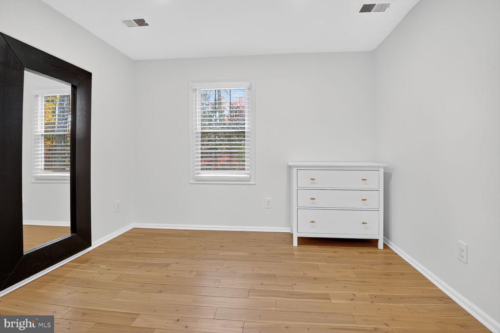 3725 KRYSIA COURT