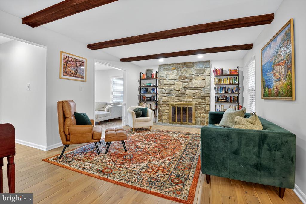 3725 KRYSIA COURT