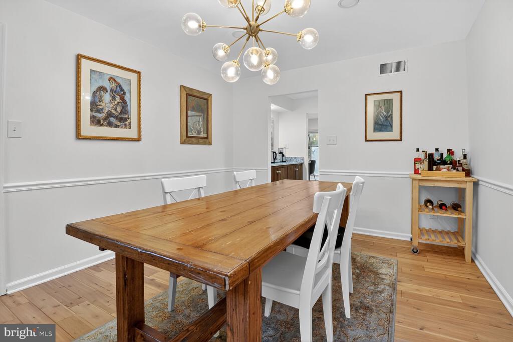 3725 KRYSIA COURT