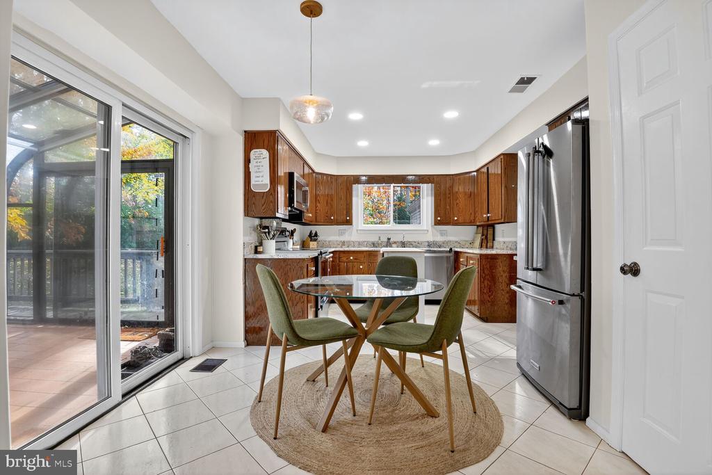 3725 KRYSIA COURT