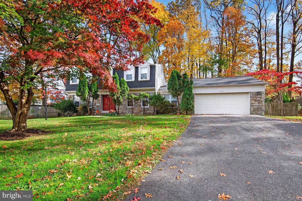 3725 KRYSIA COURT