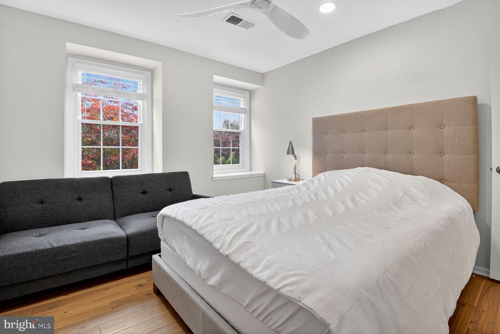 3725 KRYSIA COURT