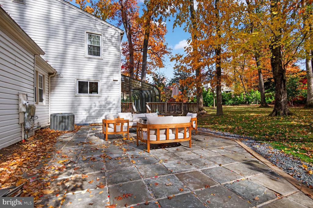 3725 KRYSIA COURT