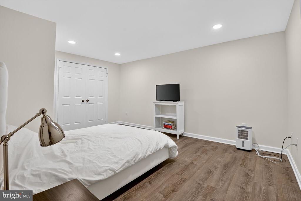 3725 KRYSIA COURT