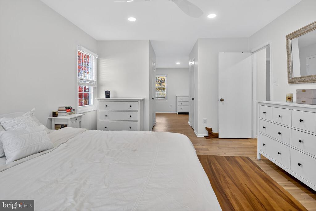3725 KRYSIA COURT