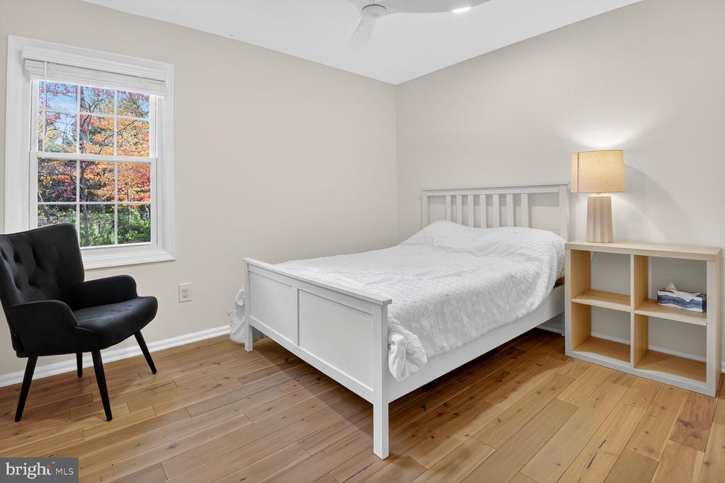 3725 KRYSIA COURT
