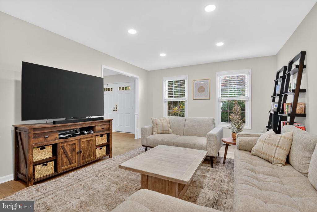 3725 KRYSIA COURT