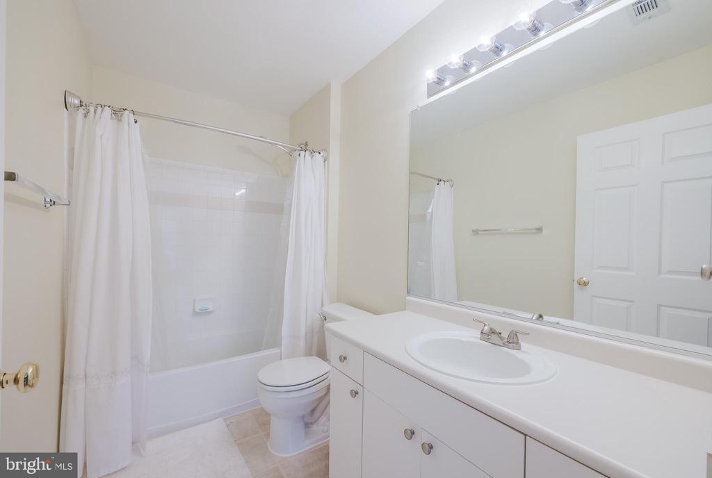 8073 NICOSH CIRCLE LANE 53