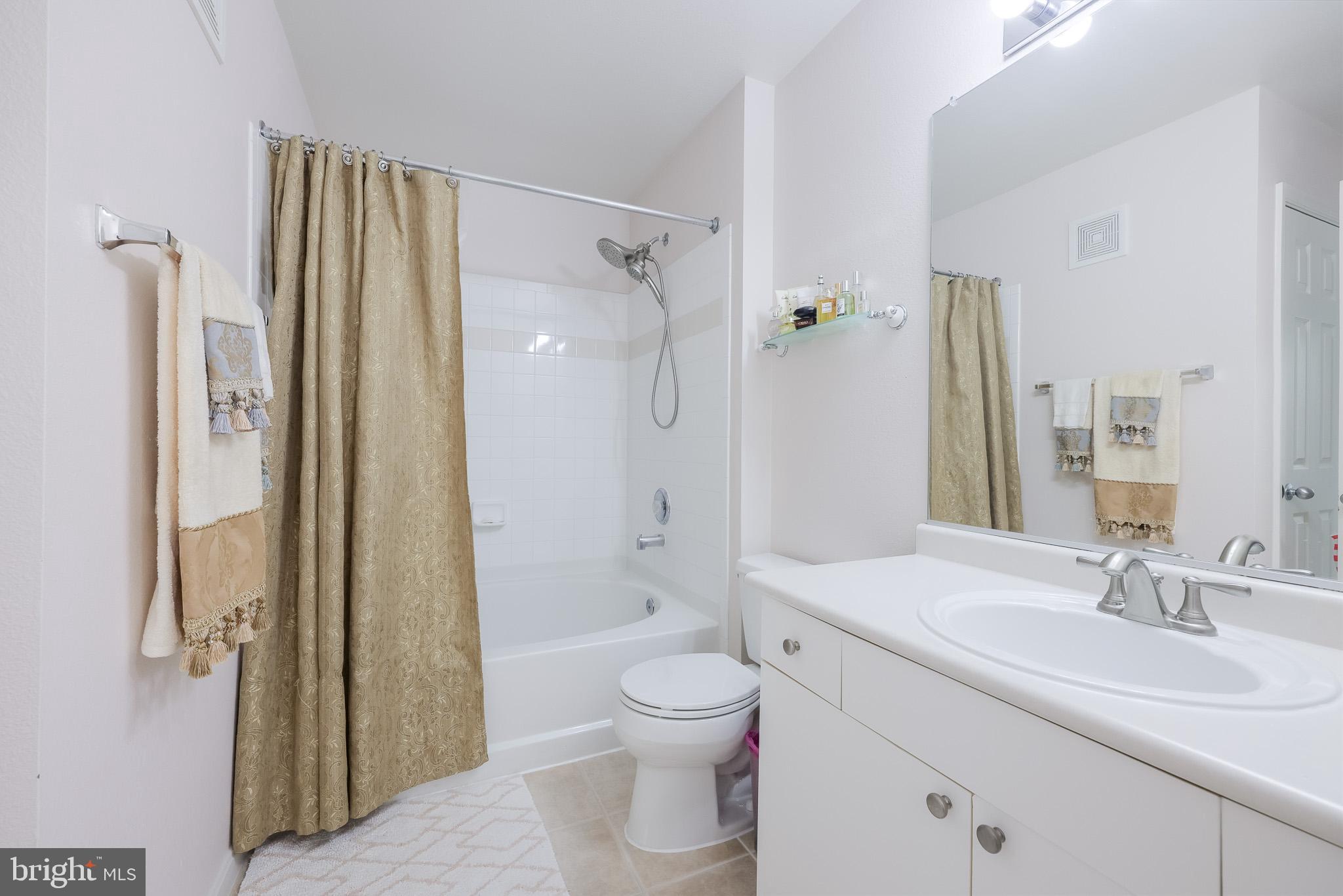 8073 NICOSH CIRCLE LANE 53