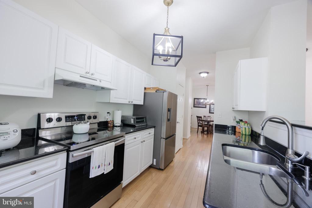 8073 NICOSH CIRCLE LANE 53