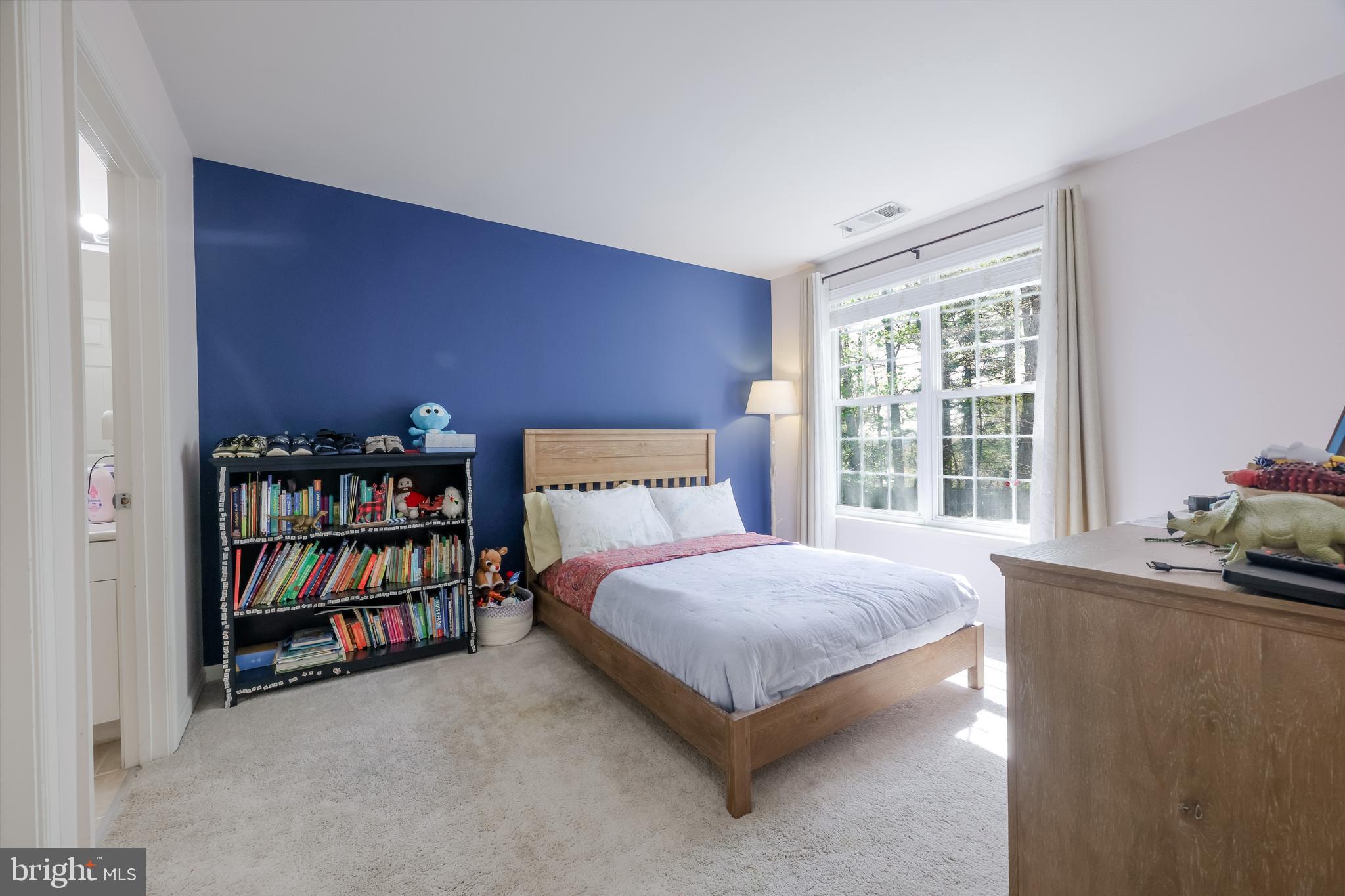 8073 NICOSH CIRCLE LANE 53