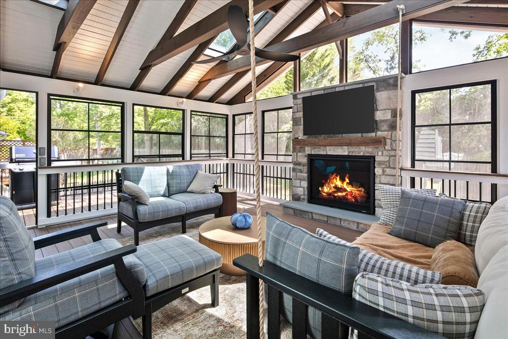 3115 LITTLE CREEK LANE