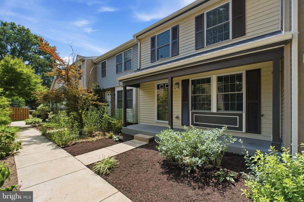 2916 MONTAUK COURT