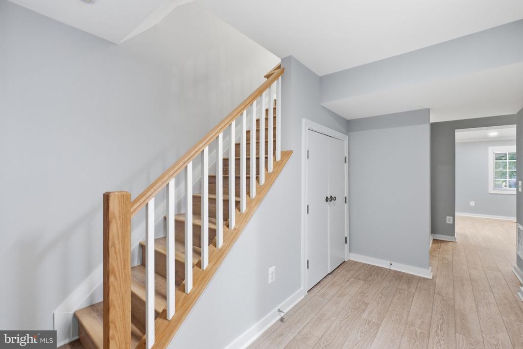 2916 MONTAUK COURT