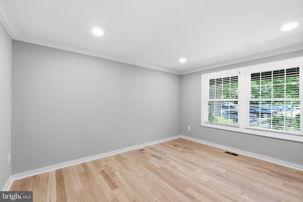 2916 MONTAUK COURT