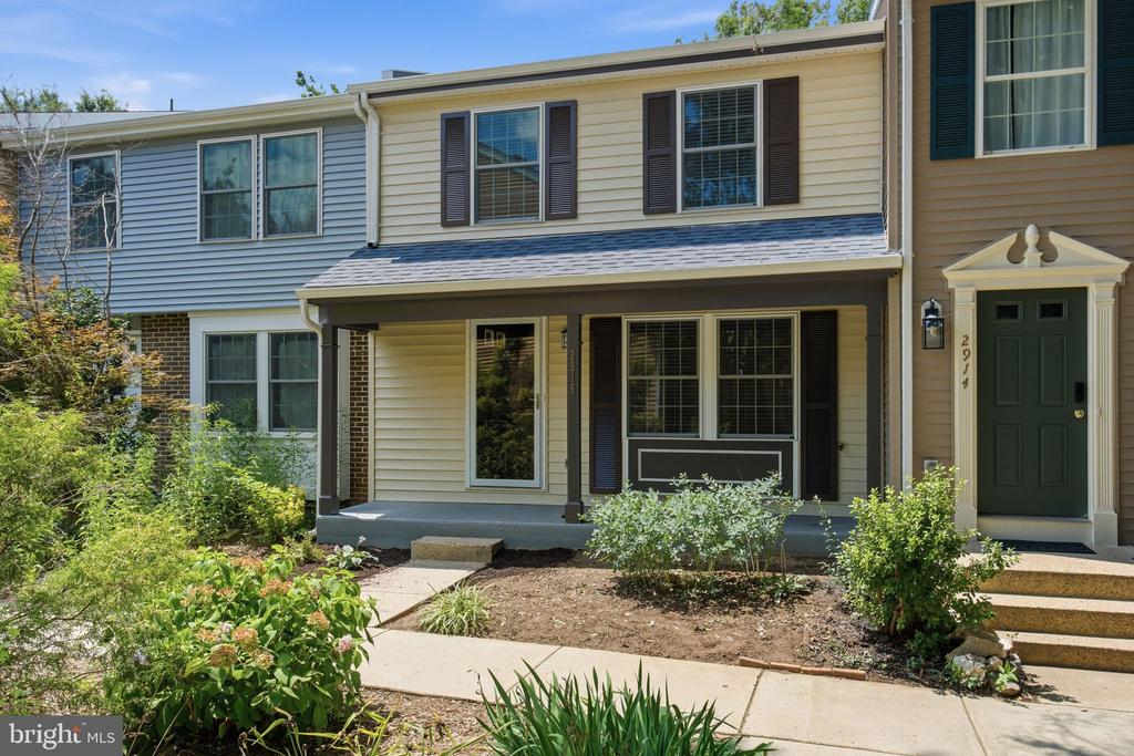 2916 MONTAUK COURT