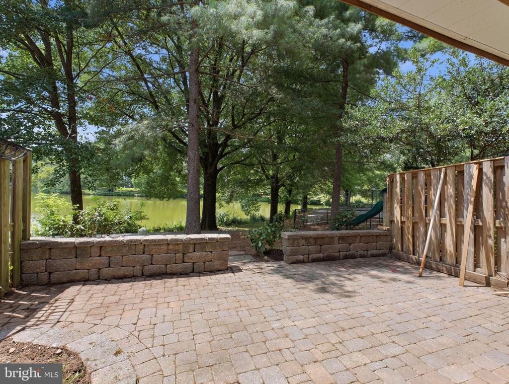 2916 MONTAUK COURT
